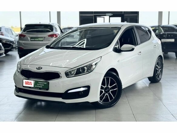 2017 Kia Ceed II Рестайлинг, белый