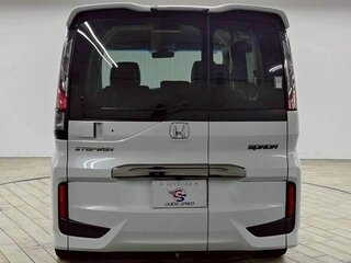 2017 Honda Stepwgn Spada V Рестайлинг, белый, 1600000 рублей, вид 4