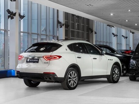 2017 Maserati Levante I, белый, 4150000 рублей, вид 4