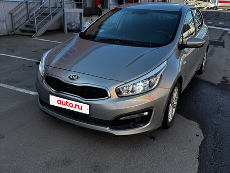 2017 Kia Ceed II Рестайлинг, серебристый, 980000 рублей, вид 2