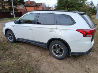 2016 Mitsubishi Outlander III Рестайлинг 2, белый, 1350000 рублей, вид 4