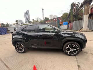 2024 Toyota Yaris Cross I, чёрный, 2889000 рублей, вид 4