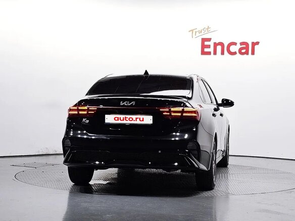 2023 Kia K3 II Рестайлинг, чёрный, 1670000 рублей - вид 3