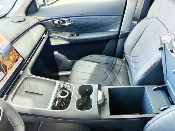 2026 Geely EX5 Гибрид EM-R, серебристый, 3829990 рублей - вид 12
