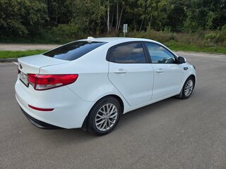 2016 Kia Rio III Рестайлинг, белый, 920000 рублей, вид 4