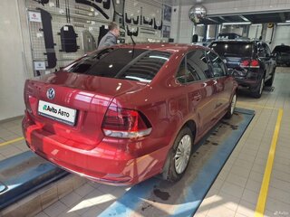 2016 Volkswagen Polo V Рестайлинг, красный, 1300000 рублей, вид 2