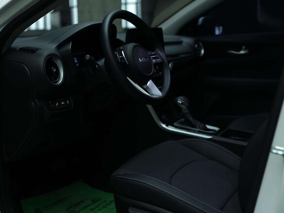 2022 Kia K3 II (China Market) Рестайлинг, белый, 1213000 рублей - вид 5