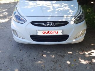 2013 Hyundai Solaris I, белый, 750000 рублей, вид 2