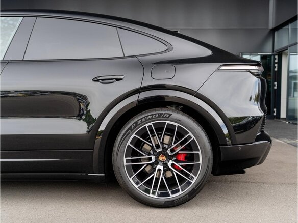 2026 Porsche Cayenne S Electric Coupé IV, чёрный, 25630000 рублей - вид 17