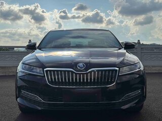 2023 Skoda Superb III Рестайлинг, чёрный, 2200000 рублей, вид 2