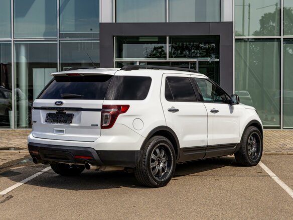 2015 Ford Explorer V, белый, 1435000 рублей - вид 5