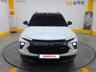 2023 Chevrolet TrailBlazer III, белый, 1870777 рублей, вид 3