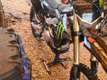 2024 Yamaha YZ450F, чёрный, 680000 рублей, вид 4
