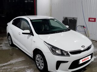 2017 Kia Rio IV, белый, 700000 рублей, вид 3