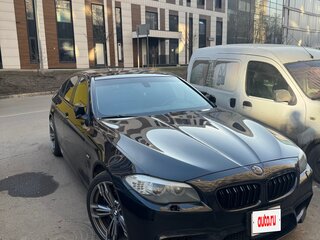 2012 BMW 5 серии 550i xDrive VI (F10/F11/F07), чёрный, 2800000 рублей, вид 3