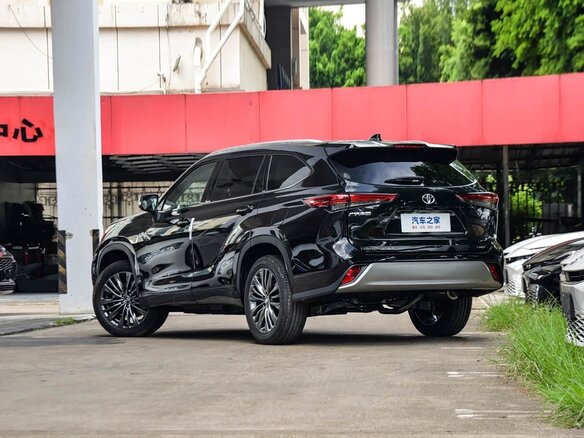 2026 Toyota Highlander IV (XU70), чёрный - вид 4