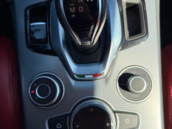2022 Alfa Romeo Stelvio I Рестайлинг, белый, 3700000 рублей - вид 12