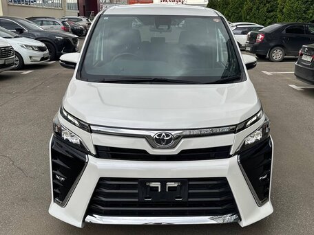 2021 Toyota Voxy III (R80) Рестайлинг, белый, 2530000 рублей, вид 2