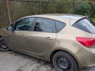 2012 Opel Astra J Рестайлинг, золотистый, 600000 рублей, вид 4