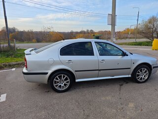 2001 Skoda Octavia I (A4) Рестайлинг, серебристый, 400000 рублей, вид 4