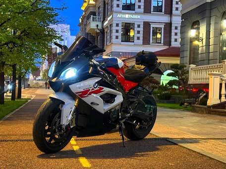 2017 BMW S 1000 RR, белый, 1300000 рублей, вид 4