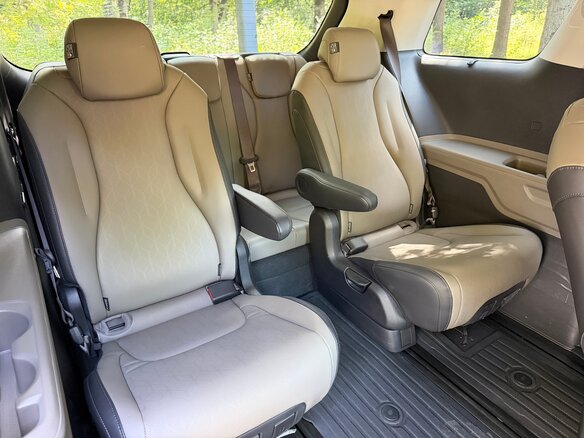 2025 Kia Carnival IV Рестайлинг, белый, 5800000 рублей - вид 32