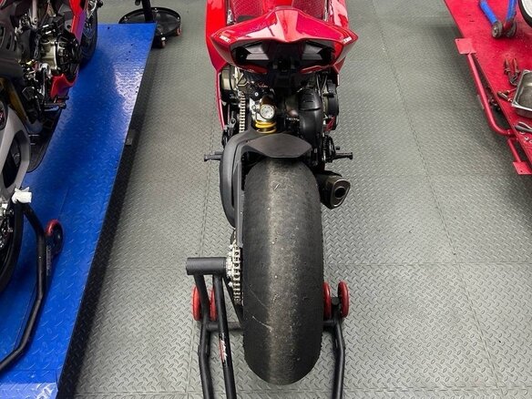2024 Ducati Panigale V4, красный, 4200000 рублей - вид 4