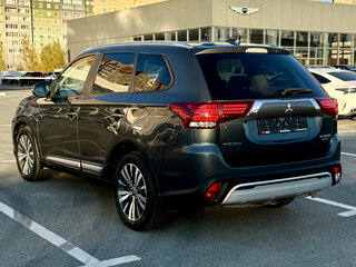 2019 Mitsubishi Outlander III Рестайлинг 3, серый, 2200000 рублей, вид 5
