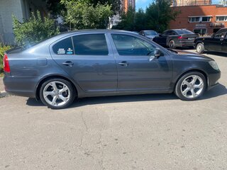 2011 Skoda Octavia DSG7 II (A5) Рестайлинг, серый, 690000 рублей, вид 3