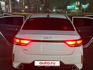 2021 Kia Rio IV Рестайлинг, белый, 1450000 рублей, вид 2