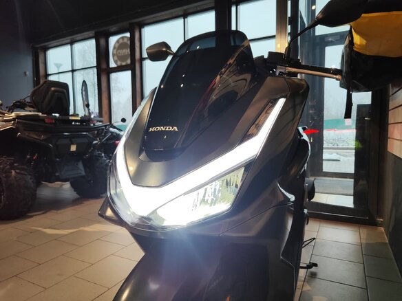 2025 Honda PCX 160, серый, 499900 рублей - вид 10