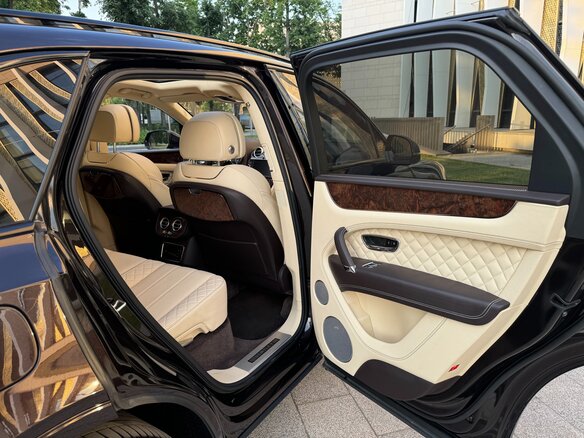 2016 Bentley Bentayga I, коричневый, 8700000 рублей - вид 28