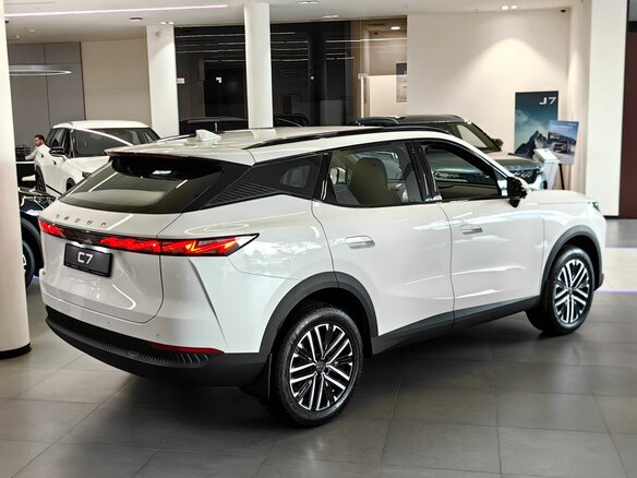 2026 Omoda C7, белый - вид 2