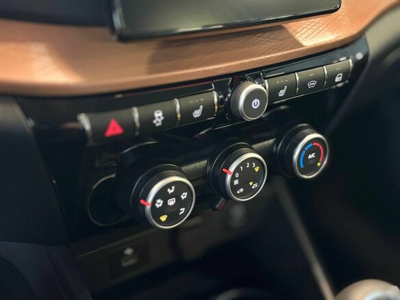 2026 Lada (ВАЗ) Vesta SW Cross I Рестайлинг (NG), серебристый, 2113000 рублей - вид 8