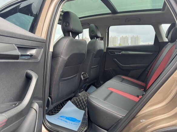 2022 Skoda Karoq DSG7 I, золотистый, 2170000 рублей - вид 4
