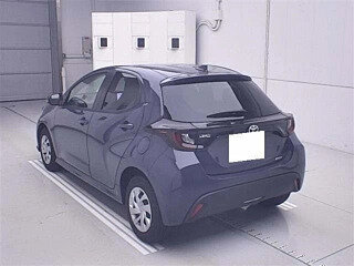 2025 Toyota Yaris IV, чёрный, 943000 рублей, вид 2