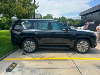 2026 Lexus LX 500d IV, чёрный, 17000000 рублей, вид 3