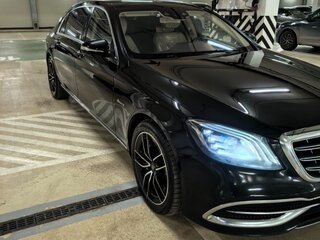 2018 Mercedes-Benz Maybach S-Класс 560 I (X222) Рестайлинг, чёрный, 2800000 рублей, вид 3