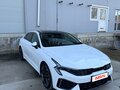 2023 Kia K5 III Рестайлинг, белый, 3600000 рублей - вид 1