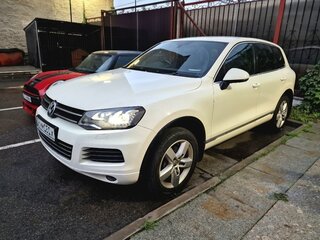 2011 Volkswagen Touareg II, белый, 1520000 рублей, вид 1