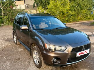 2010 Mitsubishi Outlander II Рестайлинг, коричневый, 1159000 рублей, вид 4