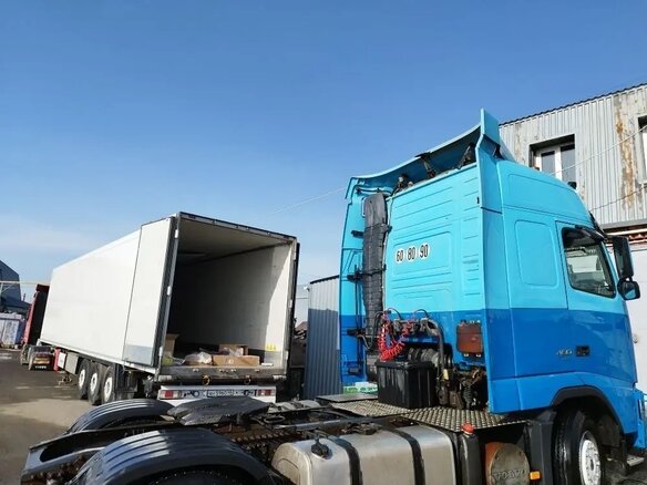 2009 Volvo FH, синий, 4000000 рублей - вид 3