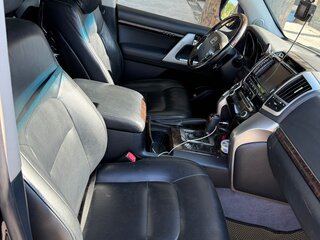 2013 Toyota Land Cruiser 200 Series Рестайлинг 1, чёрный, 3940000 рублей, вид 3