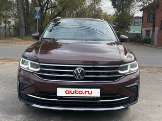 2021 Volkswagen Tiguan II Рестайлинг, коричневый, 3850000 рублей, вид 2