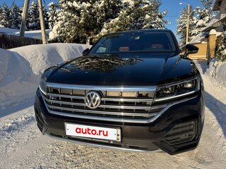 2018 Volkswagen Touareg III, коричневый, 7500000 рублей, вид 3