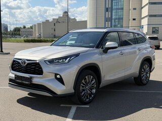 2026 Toyota Highlander IV (XU70), серебристый, 5500000 рублей, вид 3