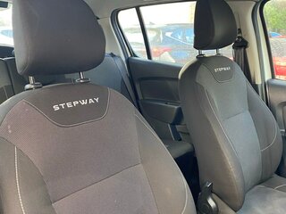 2019 Renault Sandero Stepway II Рестайлинг, белый, 1300000 рублей, вид 4