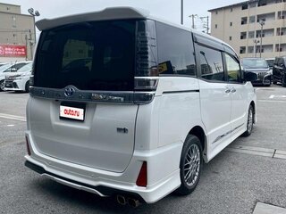 2021 Toyota Voxy III (R80) Рестайлинг, белый, 1806027 рублей, вид 5