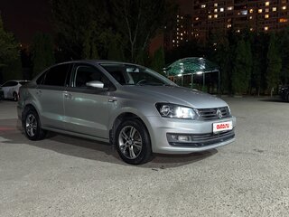 2018 Volkswagen Polo V Рестайлинг, серебристый, 1650000 рублей, вид 2