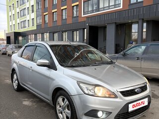 2011 Ford Focus II Рестайлинг, серебристый, 610000 рублей, вид 3
